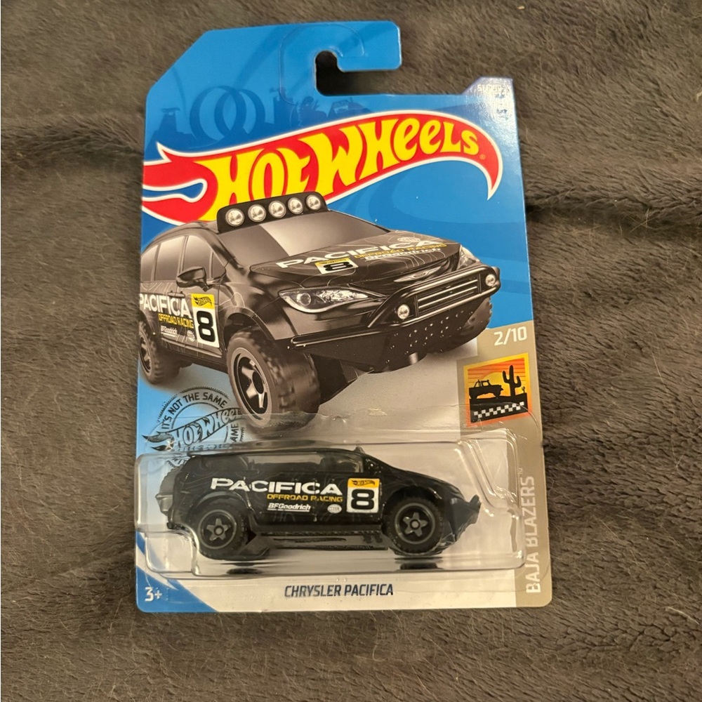 🥦5/$25🥦Hot Wheels Chrysler Pacifica